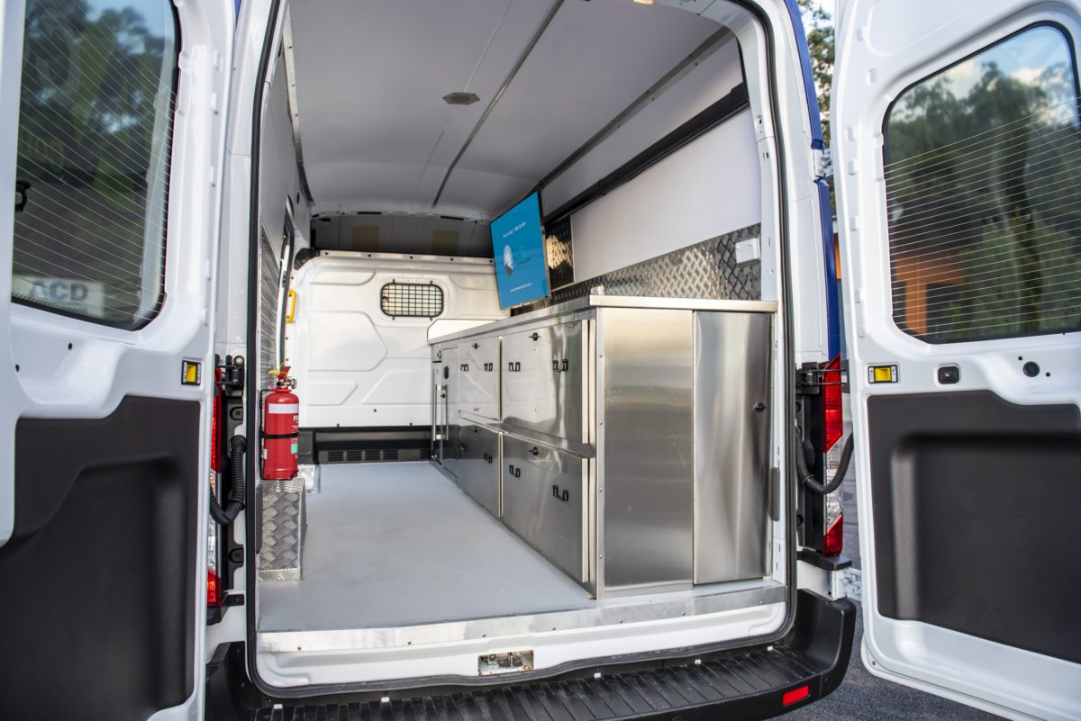 Bostik training van interior back